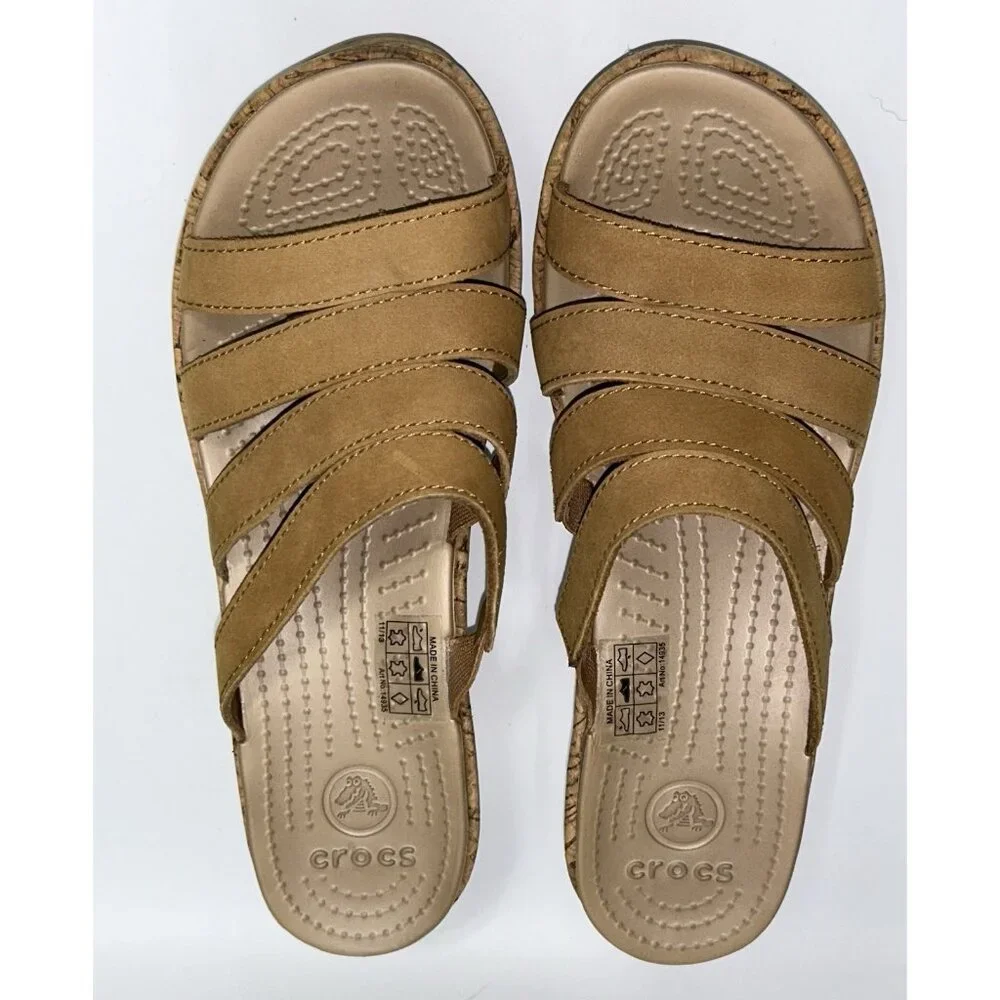 Crocs A leigh Wedge Sandal Womens 8 Camel Tan Leather Strappy Slide Cork Wedge